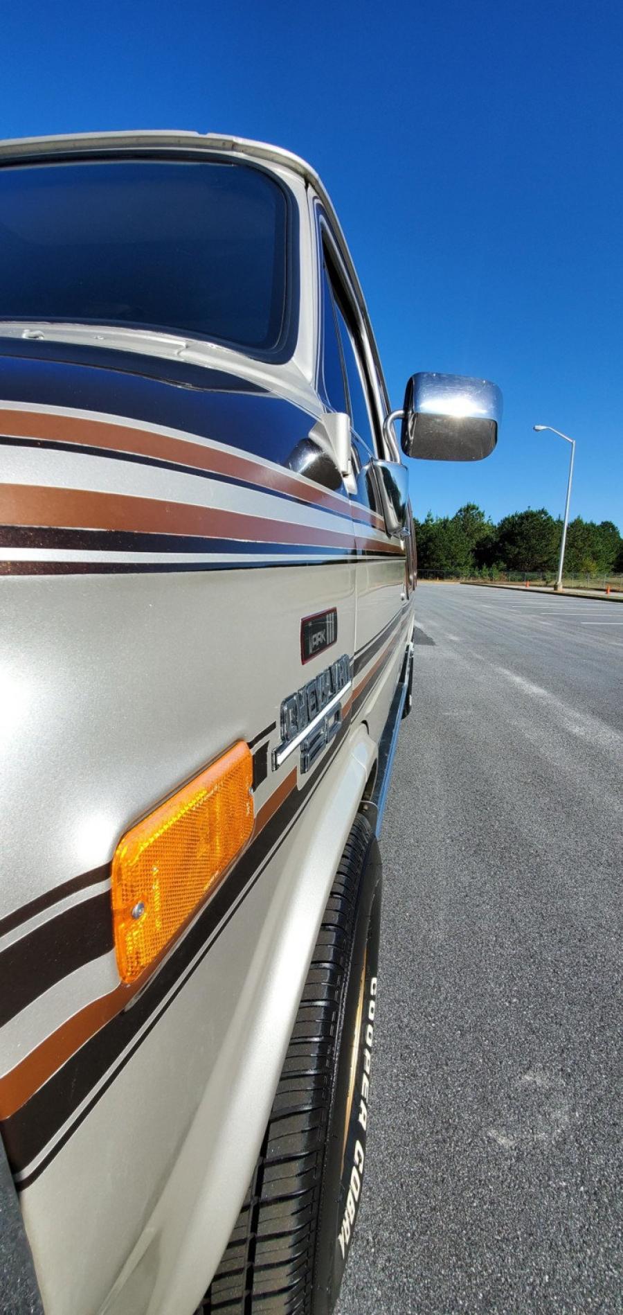 Детали экстерьера Chevrolet G20 Conversion Van  (CG21305) 1988 года  (фото 80 из 257)